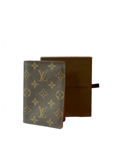 louis vuittons passport cover