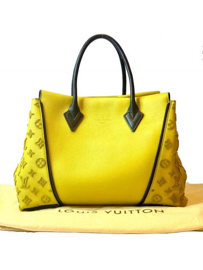 Louis Vuitton Sling Bags 👸👜👜👜😻 😍💋💋💋 .. .. .. .. .. .. .. .. .. ..  .. .. .. .. .. #LouisVuittonBags #onlin…