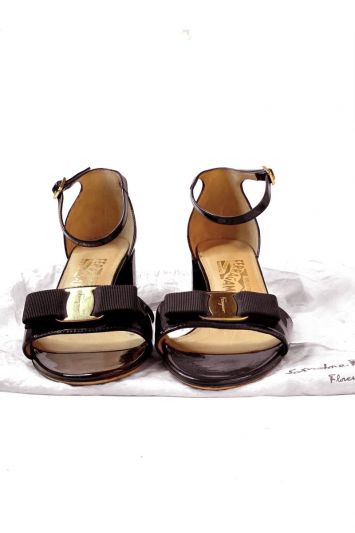 SALVATORE FERRAGAMO VARA BOW SANDALS