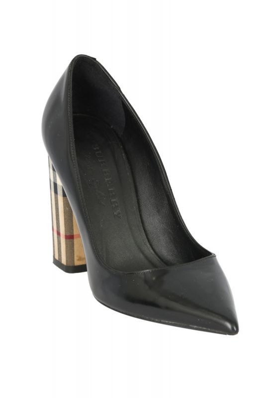 BURBERRY  SIZE EU – 37 BLACK PATENT LEATHER DASHWOOD PUMPS