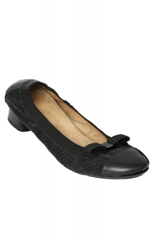 SALVATORE FERRAGAMO SIZE- US 6 BLACK PATENT LEATHER VARA BOW PUMPS 