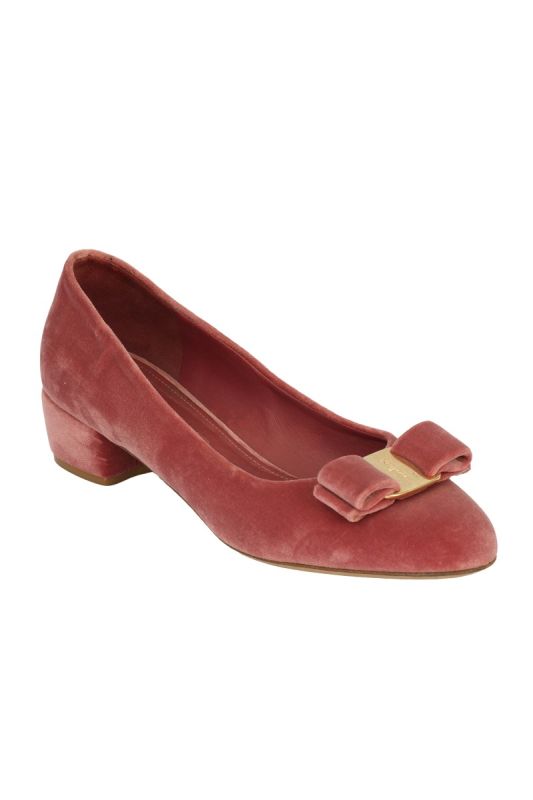 SALVATORE FERRAGAMO SIZE-6D VARA VELVET PUMPS