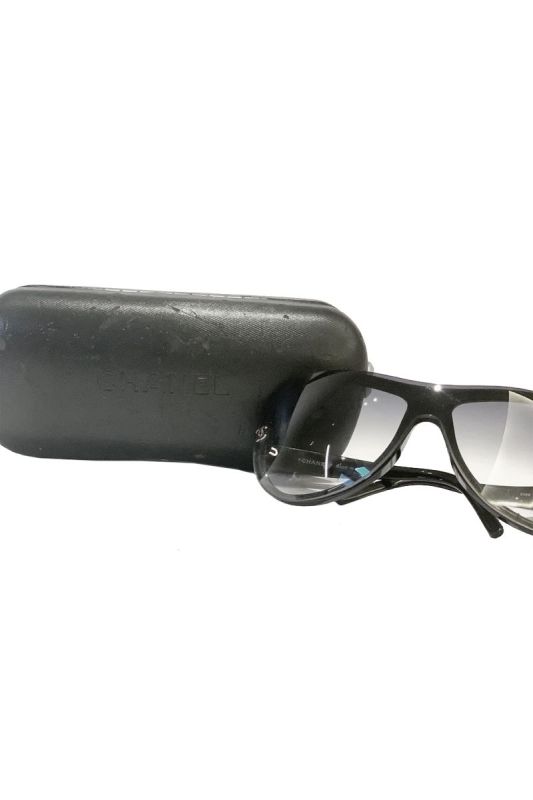 CHANEL BLACK LOGO GRADIENT SUNGLASSES