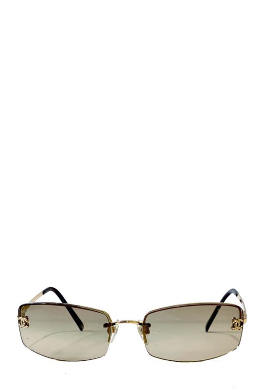CHANEL GRADIENT TINT SQUARE LOGO SUNGLASSES