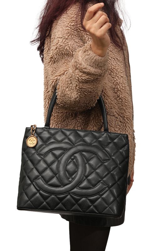 CHANEL MEDALLION TOTE BAG IN CAVIAR LEATHER