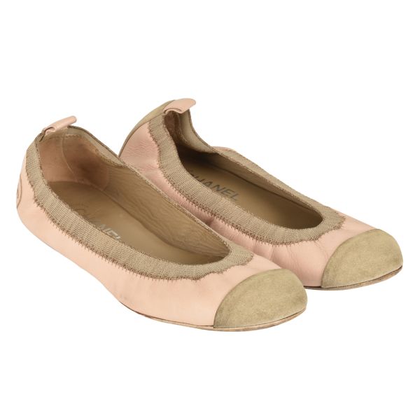 CHANEL SCRUNCH CC CAP TOE BALLET FLATS