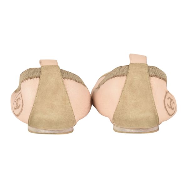 CHANEL SCRUNCH CC CAP TOE BALLET FLATS