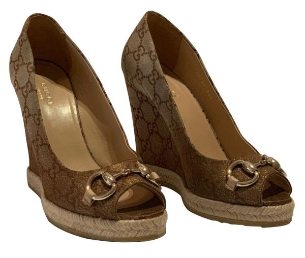 GUCCI BEIGE METALLIC GG CANVAS CHARLOTTE HORSEBIT WEDGES