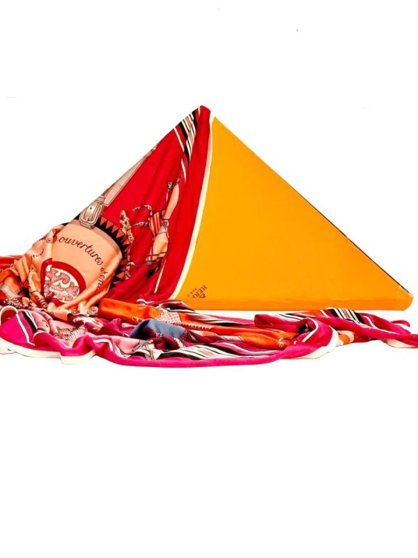 HERMES TRIANGULAR PRINTED SCARF