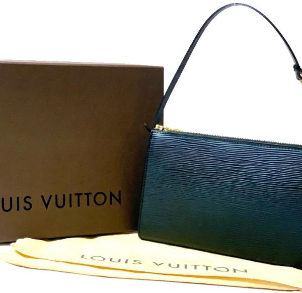 LOUIS VUITTON EPI LEATHER POCHETTE