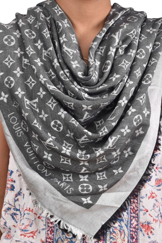 Louis Vuitton Monogram Two Tone Shawl Rt123-10