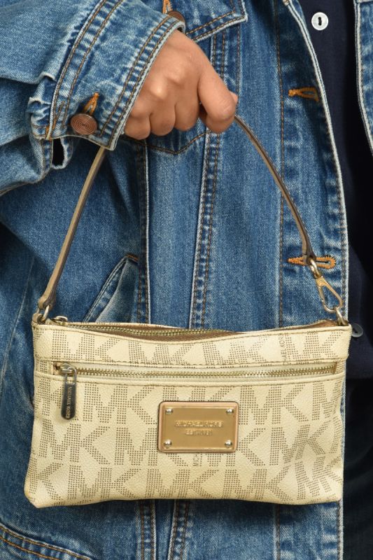 Michael Kors Monogram White Pochette RT137-10