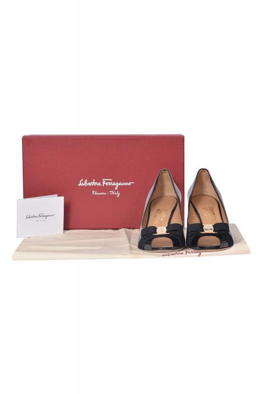 Salvatore Ferragamo Black Vera Bow Wedges