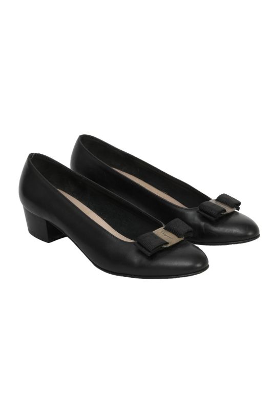 Salvatore Ferragamo EU 38.5 Vara Bow Pumps