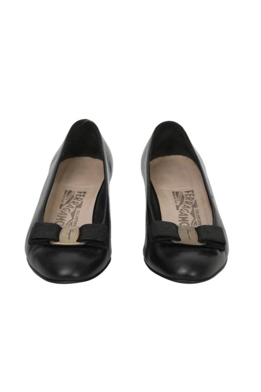 Salvatore Ferragamo EU 38.5 Vara Bow Pumps