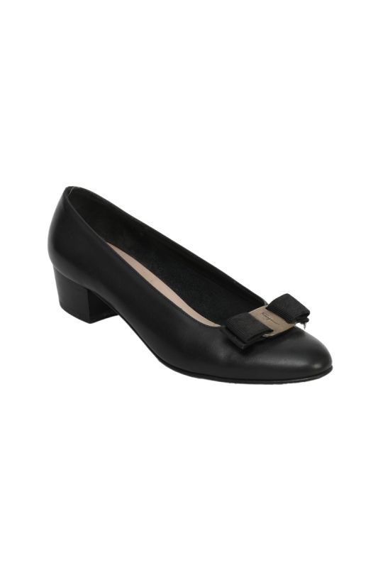 Salvatore Ferragamo EU 38.5 Vara Bow Pumps