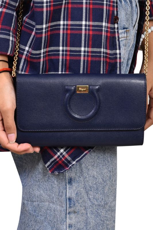 Salvatore Ferragamo Gancio City Wallet on Chain