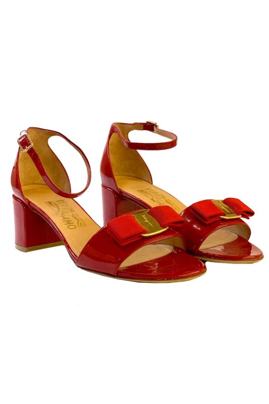 SALVATORE FERRAGAMO VARA BOW SANDALS RT53-10