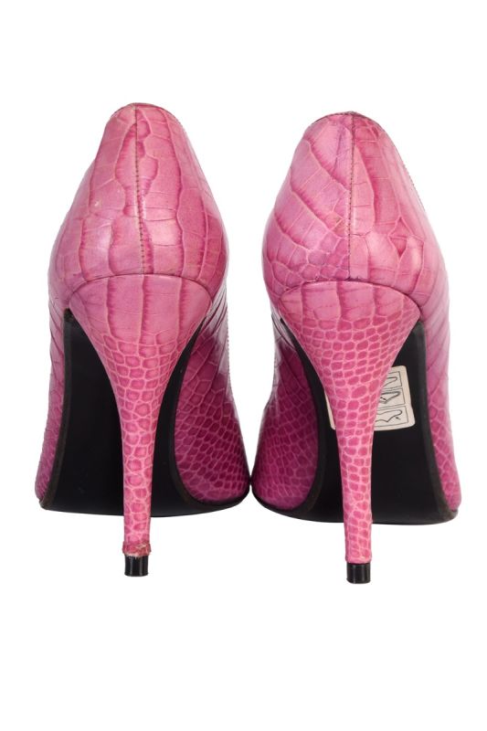 STUART WEITZMAN CROCODILE PATTERN PUMP
