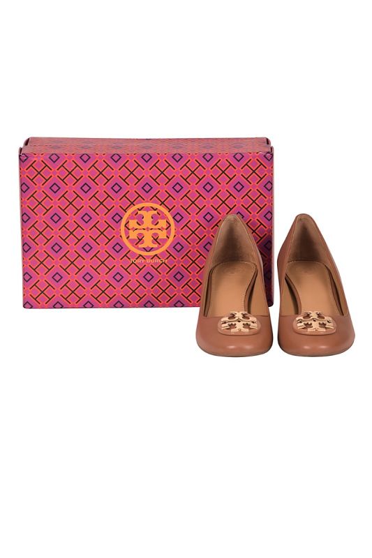 Tory Burch Logo Medallion Pumps